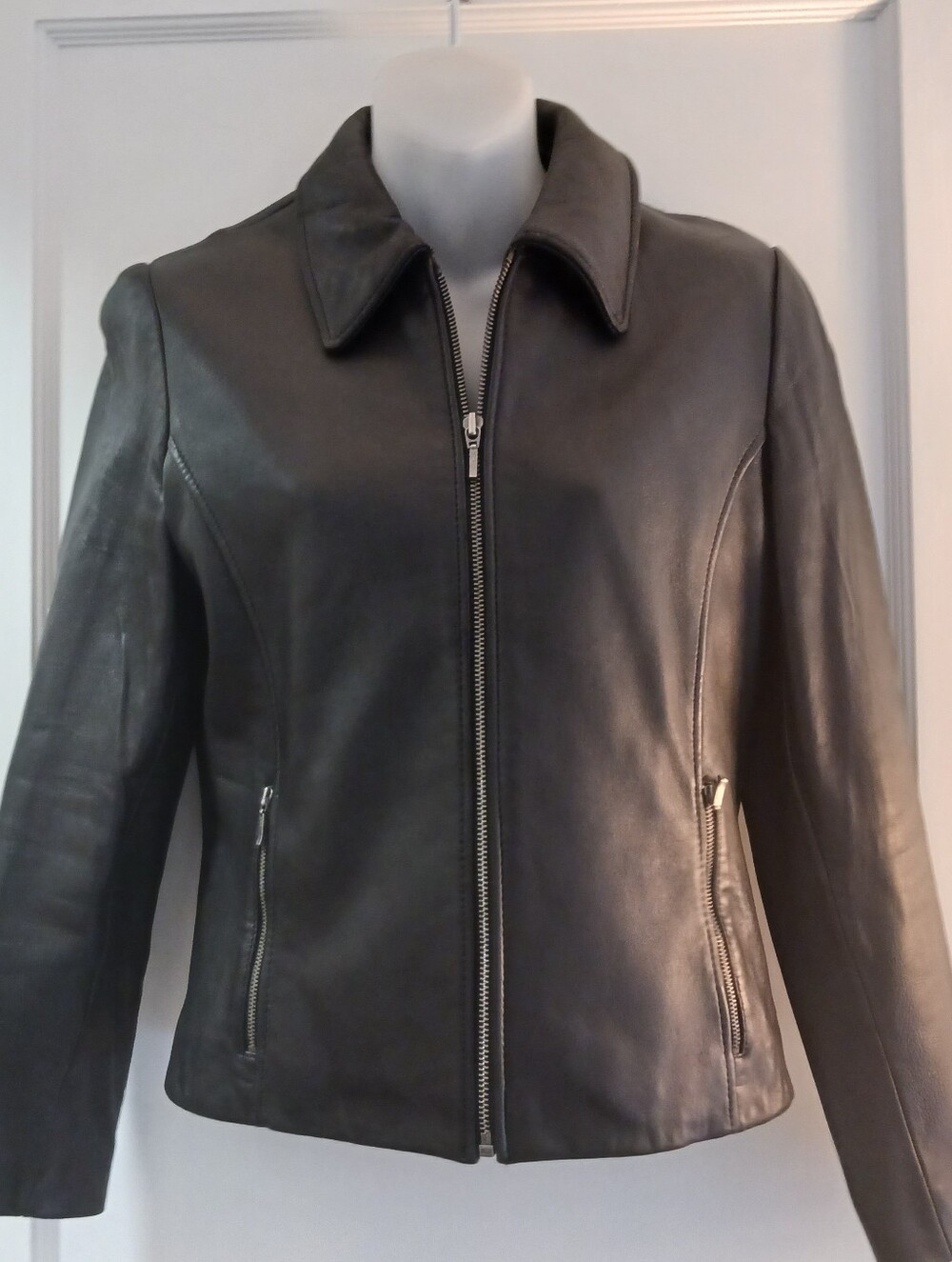 Women's Black Leather Zip-Up Jacket with Classic Collar